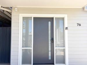 Chic Central Wagga Retreat - Sleeps 10