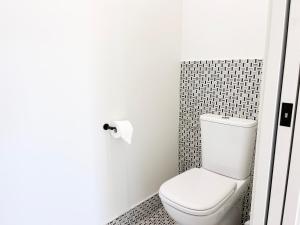 Chic Central Wagga Retreat - Sleeps 10