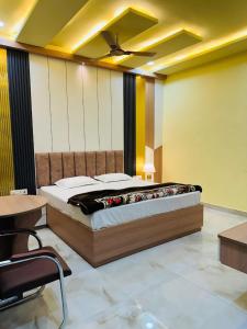 PLAY RAJKUMAR GARDEN & ROOMs