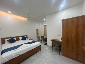 Hotel O Jodi Sri Muneshwara Swamy Temple