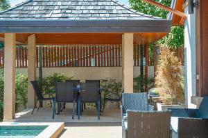 3 Bedrooms villa walking distance to Rawai beach