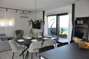Blue Sunset, Apartment with Pool,Terace & Stunning Views