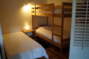 B&B / Chambres d'hotes La maison d'hotes Ty Pic : Chambre Familiale avec Salle de Bains