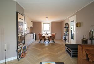 Bright City Retreat near Center & RAI