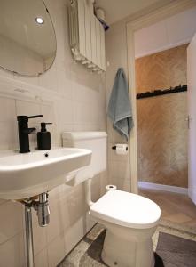 Bright City Retreat near Center & RAI