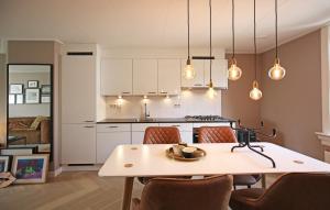 Bright City Retreat near Center & RAI