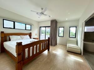 Modern 4BR 3Bath Duplex near Train Station Stylish Comfortable