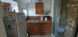 Small bedroom with kitchinette private garden 100 metres from sea