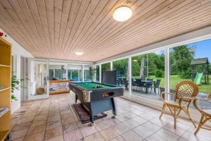 24 Person Pool House With Activity Room And 8 Bedrooms
