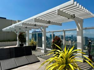 Vista Shaw Residences