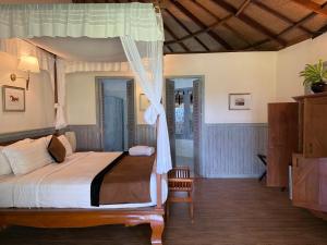 Nataya Round House Coral Bay Resort