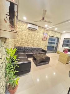 S R Hotel
