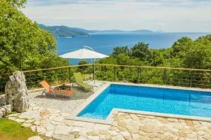 Ivanini secluded stone Villa with a stunning view - Porozina