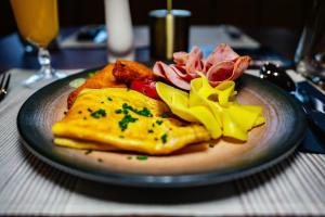 ONE66 - Luxury Aparthotel