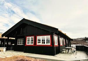 Guest favorite - 3 BR Mountain Lodge near Vøringsfossen