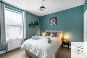 2BR House -Centrally Located - Parking