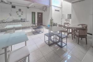 RedDoorz Syariah at Hotel Adi Sederhana near Stasiun Jatibarang