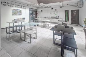 RedDoorz Syariah at Hotel Adi Sederhana near Stasiun Jatibarang