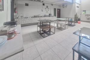 RedDoorz Syariah at Hotel Adi Sederhana near Stasiun Jatibarang