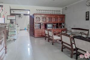 RedDoorz Syariah at Hotel Adi Sederhana near Stasiun Jatibarang