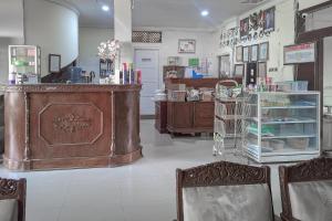 RedDoorz Syariah at Hotel Adi Sederhana near Stasiun Jatibarang