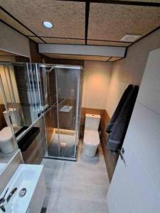 ACC Serrano aparcamiento cercano