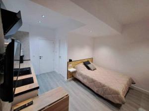 ACC Serrano aparcamiento cercano