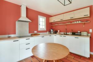 Charming countryside home near Rouen with pool