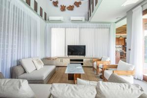 Luxury 5-Bedroom Canggu Beach Villa Scenic View