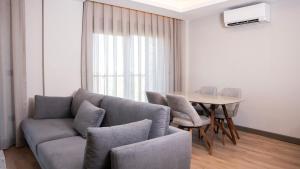 Lara Breeze Kundu Kanyon