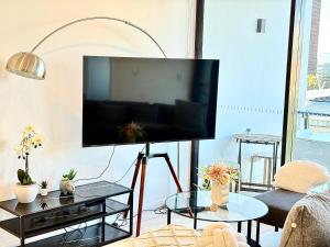 Prime 2BR Location Pool Parking BCT 1004