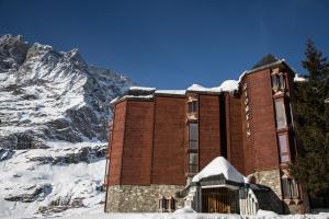 HelloCHALET Cervinia - Ski-in Ski-out Studio, 200mt at Plan Maison Lift