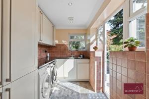 Three Bed Bungalow - Finchampstead