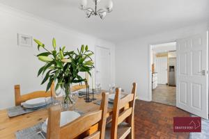 Three Bed Bungalow - Finchampstead