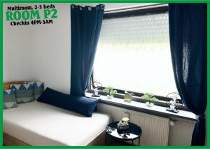 Deine Pension, Multi Room P2, 2-3 beds, 15qm, Check-in 4PM till 5AM