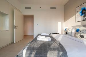 Upscale 2BR with Burj Khalifa Views