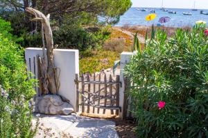 Villa San Ciprianu Mare Di Lecci