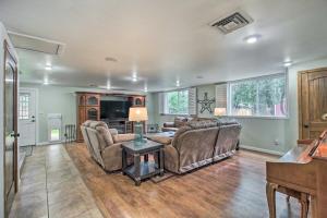 Tall Pine Lodge - Games & Gazebo