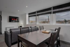 Two Bedroom by Brookland Stays Serviced Accommodation Short Lets Leeds with Free WiFi