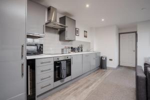 Cozy Two-Bedroom Apartment by Brookland Stays Leeds