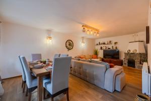 Cuibul de Munte - Cabană în Breaza cu Ciubăr și Foc de Tabără 6-12 Persoane