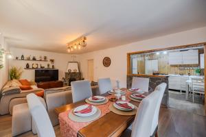 Cuibul de Munte - Cabană în Breaza cu Ciubăr și Foc de Tabără 6-12 Persoane