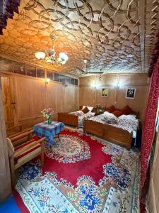 Houseboat Patloo Palace