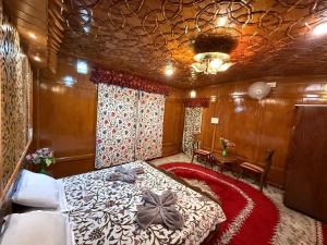 Houseboat Patloo Palace