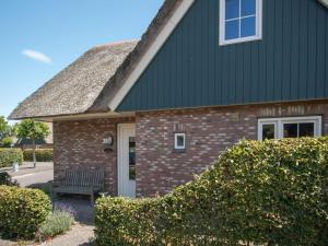 Holiday home by the nature reserves