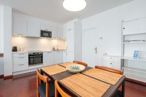 Stylish apartment with sea view for 4 people