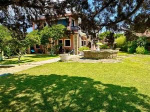 Genari Beach Apartments Sea View Apartment for Couples or Small Families