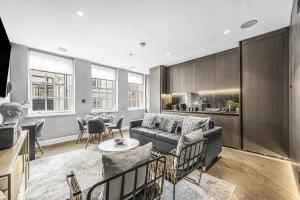 Refined 2-Bed Soho Apartment with AC - Sleeps 6