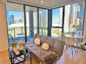 Modern Vibrant - 1BR Apt Pool&Gym Sauna BO31506-1