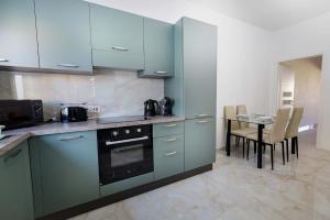 Modernised Top Floor Apartment with Back Balcony - Close to Balluta & Exiles Beach